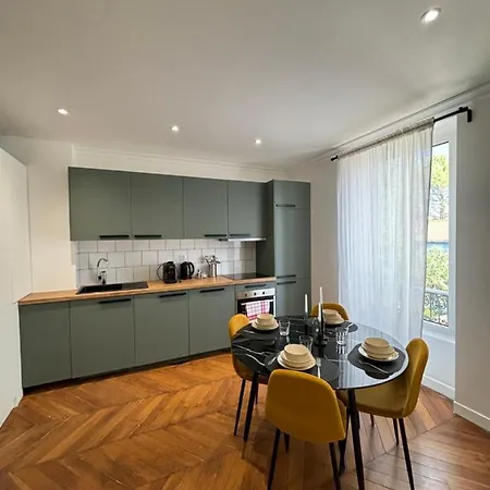 Le Reveur - Parking Gratuit, Wifi, Rer C Apartment *